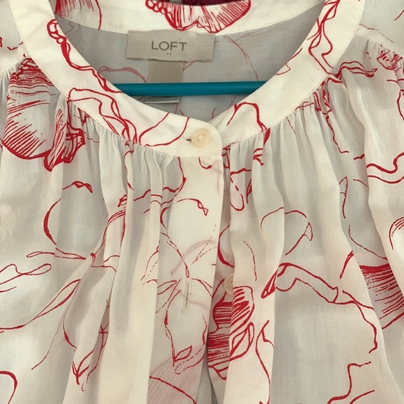 LOFT Tops - Soft floral Loft Top